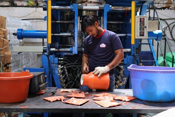 kay-plast-worker-5