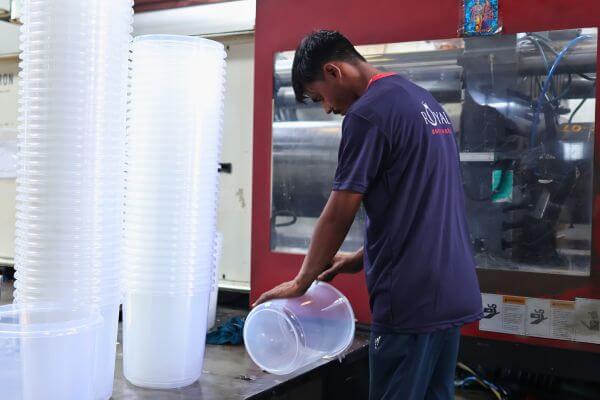 kay-plast-worker-7